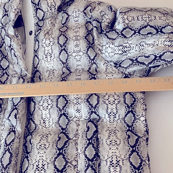 Buddy Love Addison Puffer Snake Skin Jacket, zip and snap print - Picture 7 of 11
